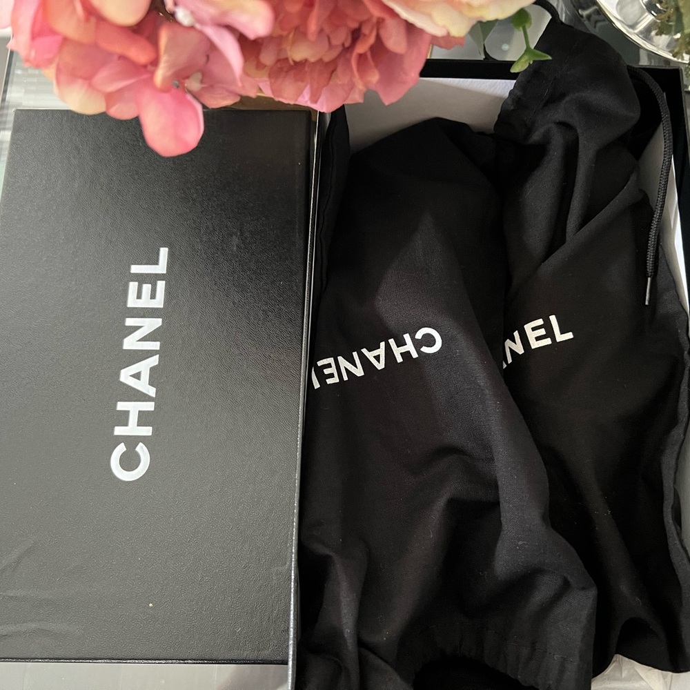 Chanel espadrilles lamb skin , only worn 2 times. Come with box, bag.